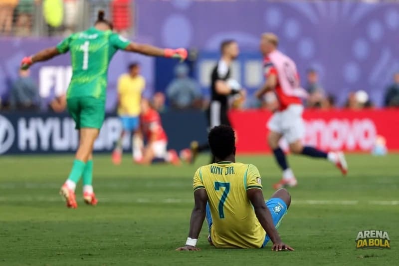 Romário critica seleção brasileira e Ancelotti após eliminação na Copa do Mundo