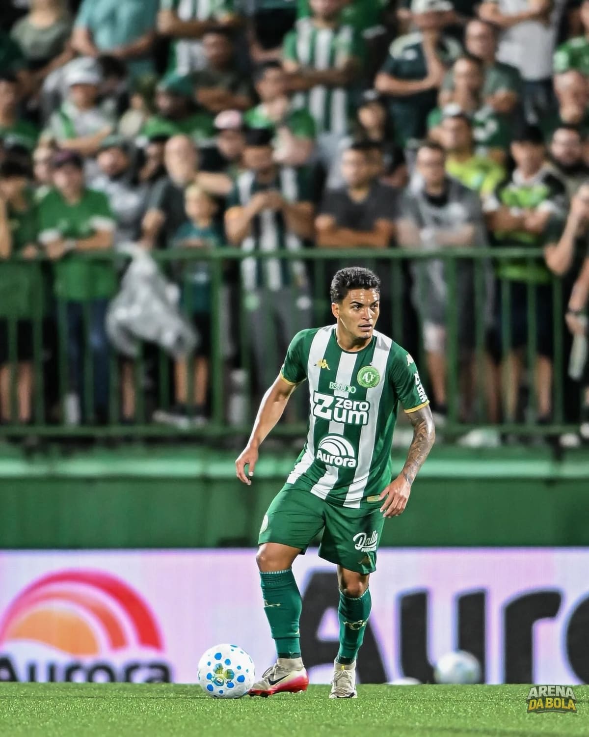 Chapecoense anuncia saída do volante João Vitor após acordo mútuo | Amistoso