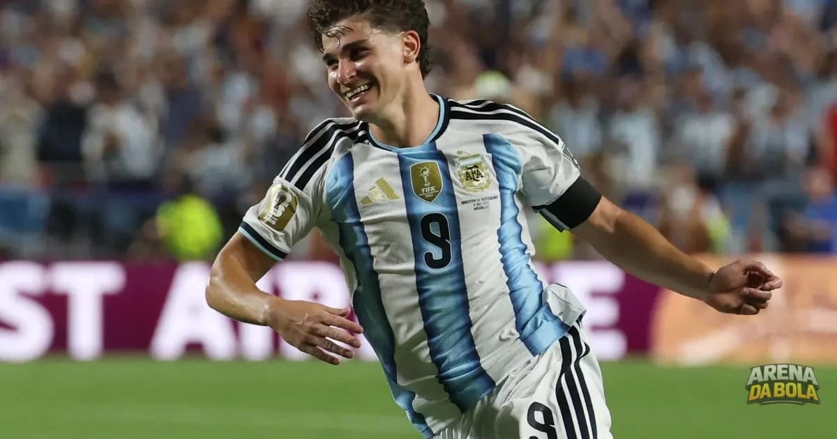 Arsenal intensifica negociações para contratar Julián Álvarez antes da pré-temporada