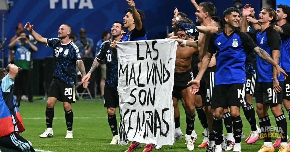 Argentina provoca Inglaterra com faixa sobre as Malvinas após vitória | Copa 2026