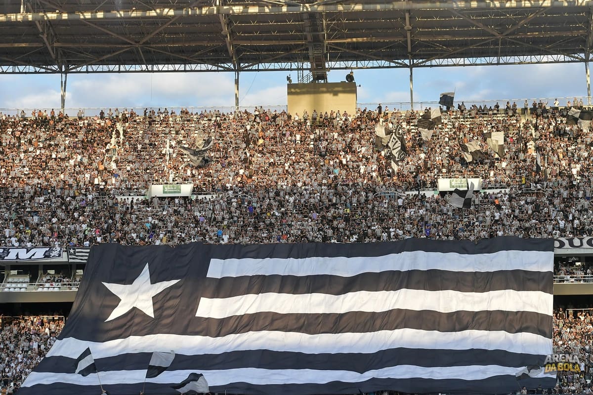 Botafogo e Santos se enfrentam em duelo decisivo no Brasileirão