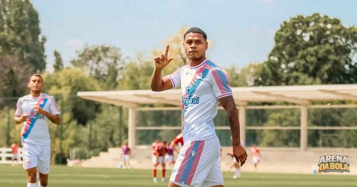 Matheus França brilha com hat-trick em retorno ao Crystal Palace após passagem pelo Vasco
