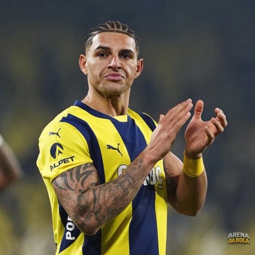 Vasco negocia empréstimo de Diego Carlos, zagueiro do Fenerbahçe