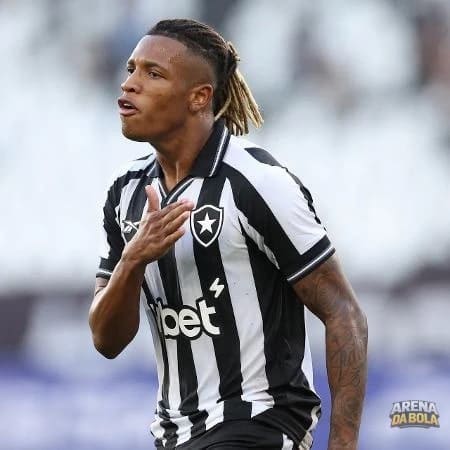 Roma disputa Danilo com Napoli e Galatasaray; Botafogo faz jogo duro