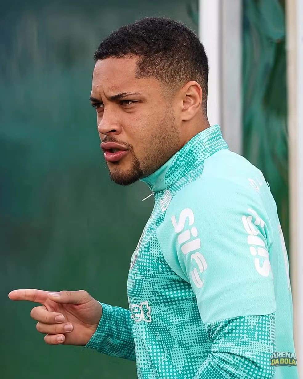 Palmeiras enfrenta Coritiba sem Vitor Roque pelo Brasileirão