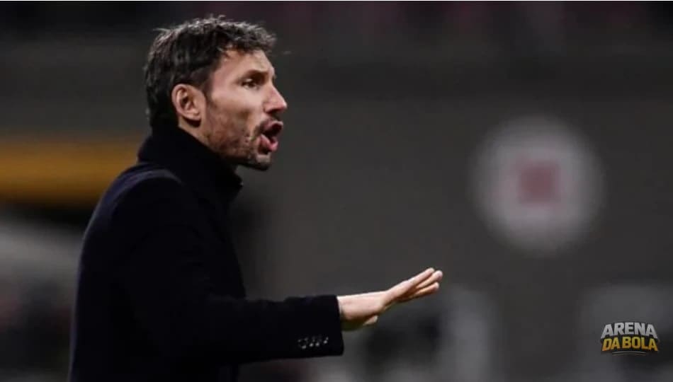 Mark van Bommel deve assumir o comando da seleção belga no lugar de Rudi Garcia