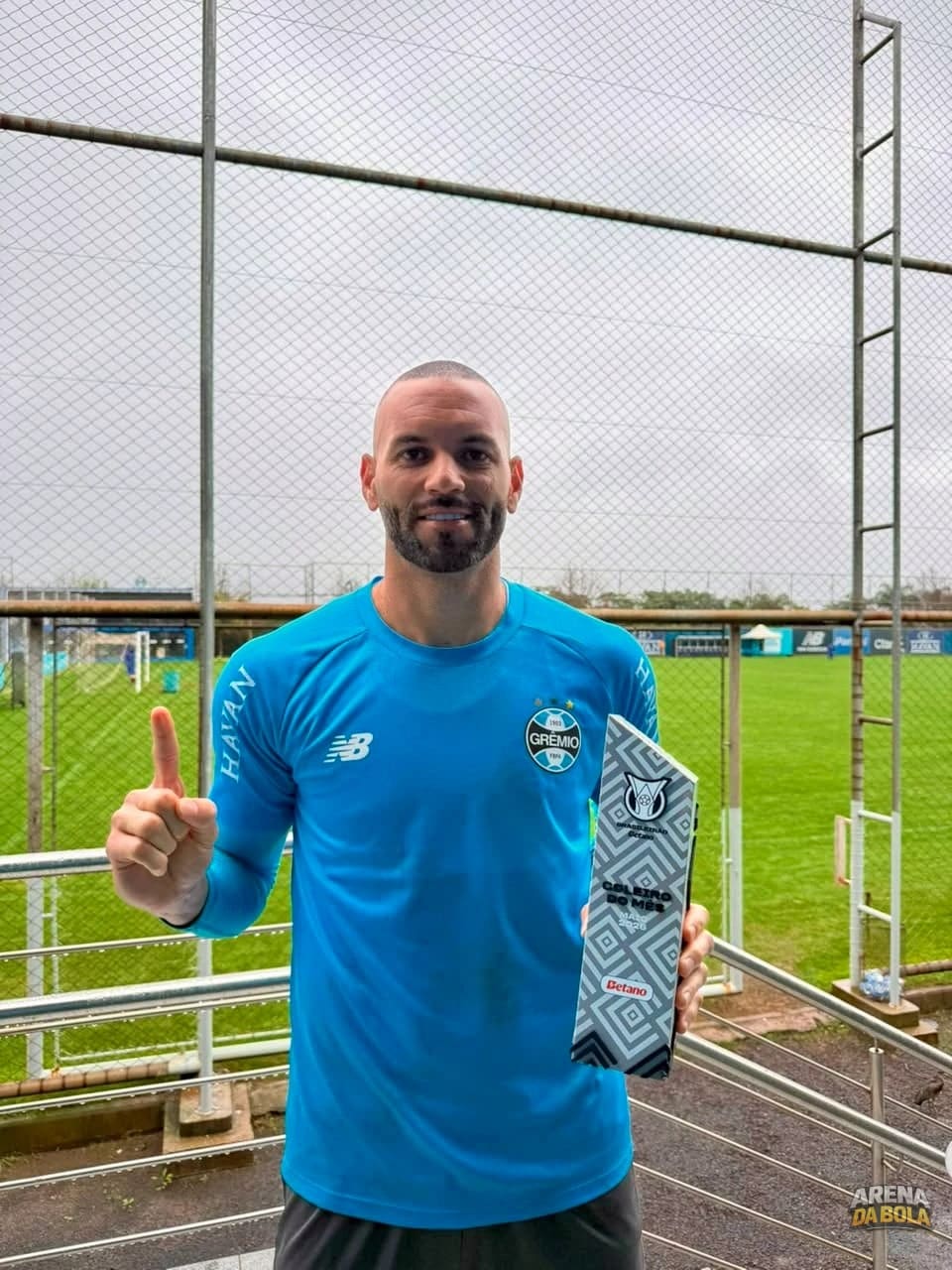 Weverton, do Grêmio, é premiado como Goleiro Betano do Mês de Maio | Brasileirão 2026