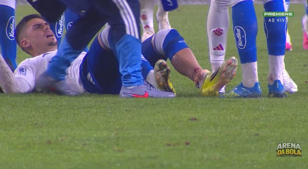 Gabriel Pec, atacante do Cruzeiro, se pronuncia após lesão grave na perna esquerda