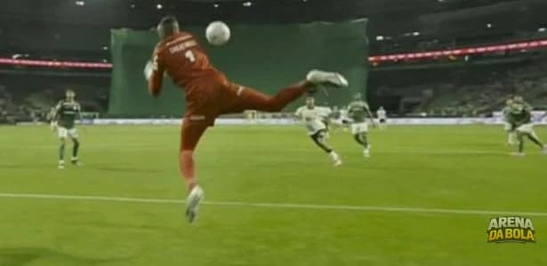Carlos Miguel falha e entrega gol ao Atlético-MG em partida do Brasileirão