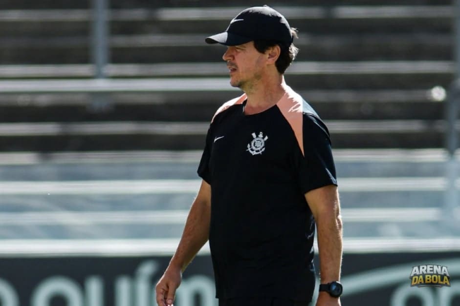 Corinthians enfrenta dúvidas na lateral esquerda antes do duelo contra o Athletico-PR | Brasileirão 2026