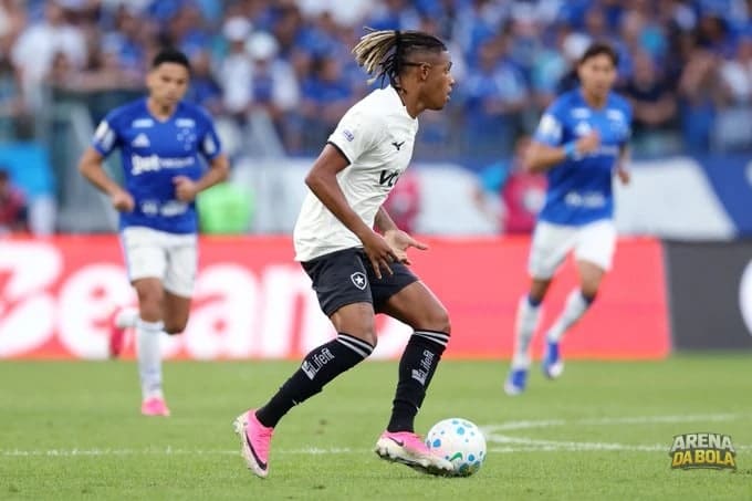 Danilo, do Botafogo, prioriza retorno à Premier League e pode fechar com o Newcastle