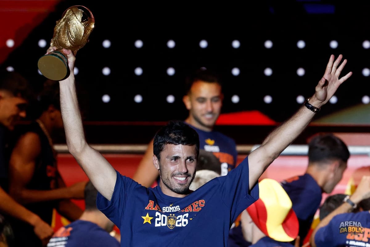 Rodri passa por cirurgia nas costas e inicia reabilitação no Manchester City
