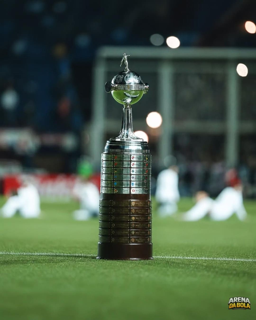 Fluminense recebe multas e perde Canobbio após expulsão na Libertadores