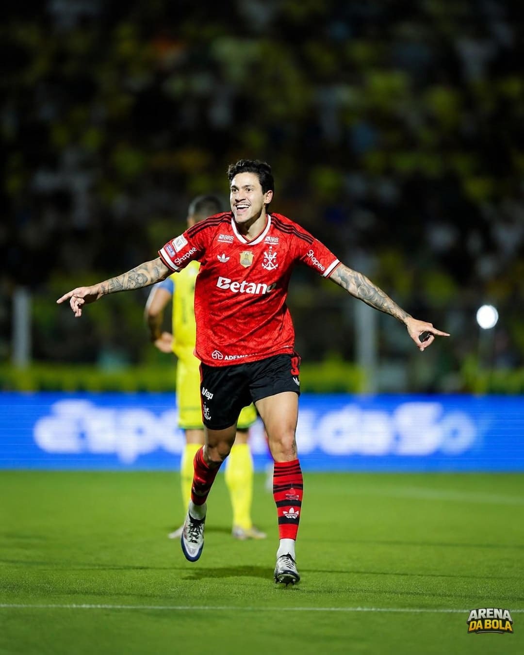 Pedro cobra valorização no Flamengo, que adia conversa sobre renovação