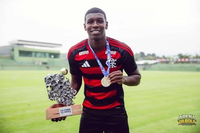 Flamengo luta para manter Daniel Thuram e evitar convocação para Seleção Sub-17