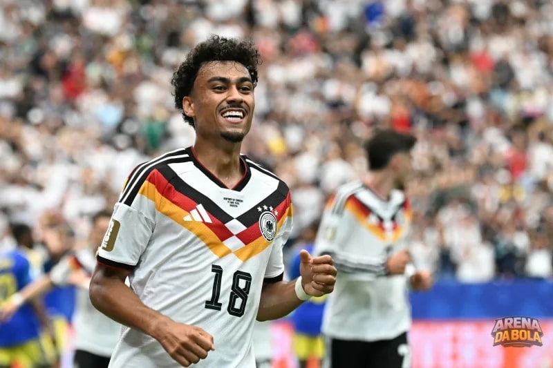 Bayern de Munique contrata Nathaniel Brown por 55 milhões de euros
