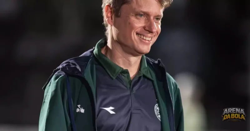 Coritiba confirma permanência de Fernando Seabra após negociações com o Vasco