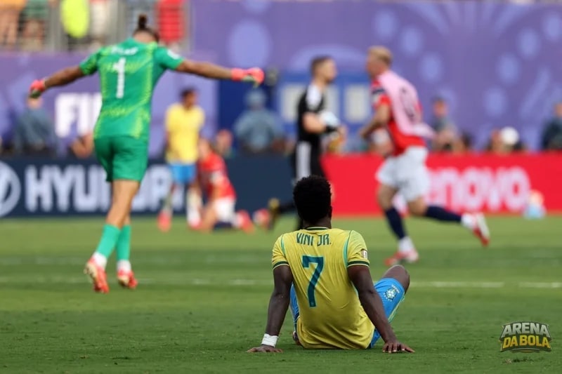 Romário critica seleção brasileira e Ancelotti após eliminação na Copa do Mundo