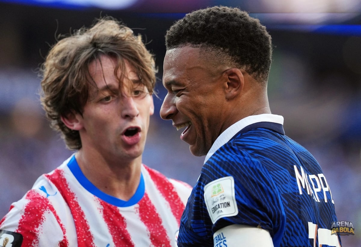 Deschamps defende Mbappé após ataques racistas e foca em duelo contra Marrocos da Copa 2026