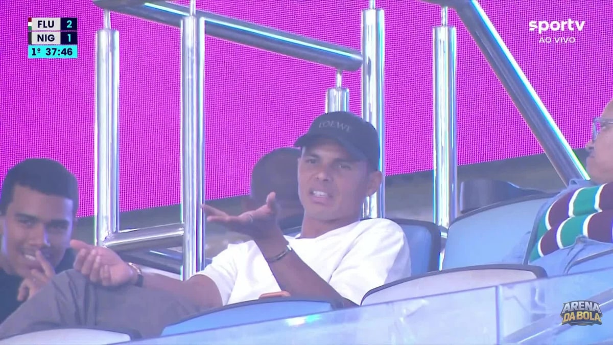 Thiago Silva retorna ao Fluminense e marca presença no Maracanã | Amistoso