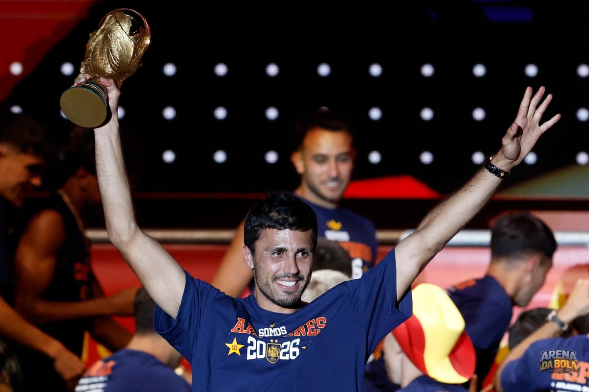 Rodri passa por cirurgia nas costas e inicia reabilitação no Manchester City