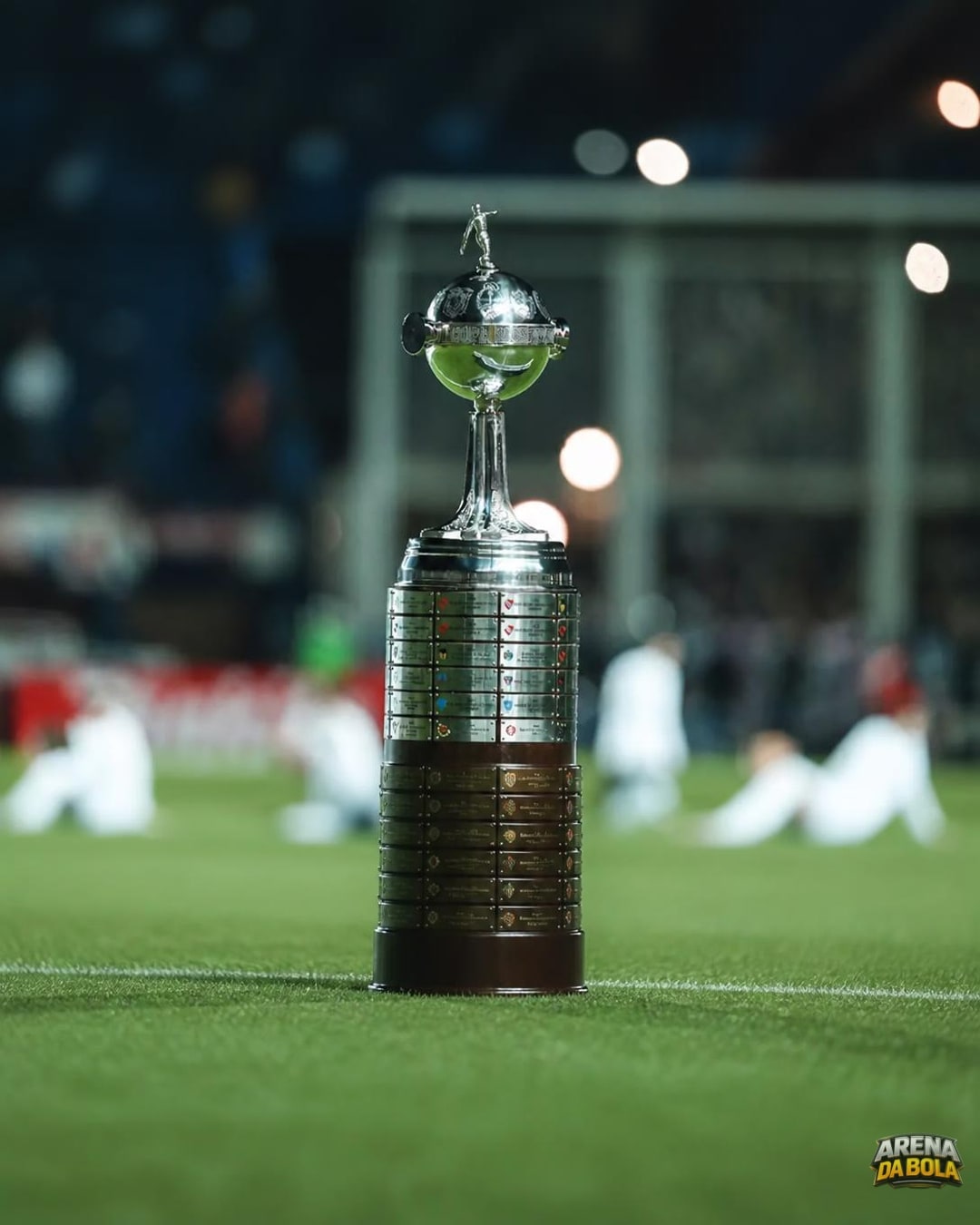Fluminense recebe multas e perde Canobbio após expulsão na Libertadores