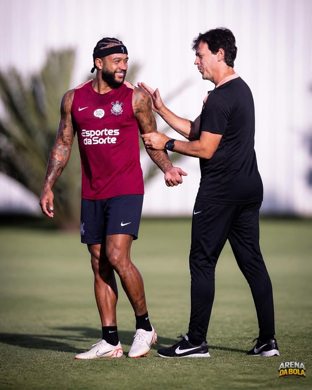 Corinthians debate uso de Memphis contra Rosario Central na Libertadores