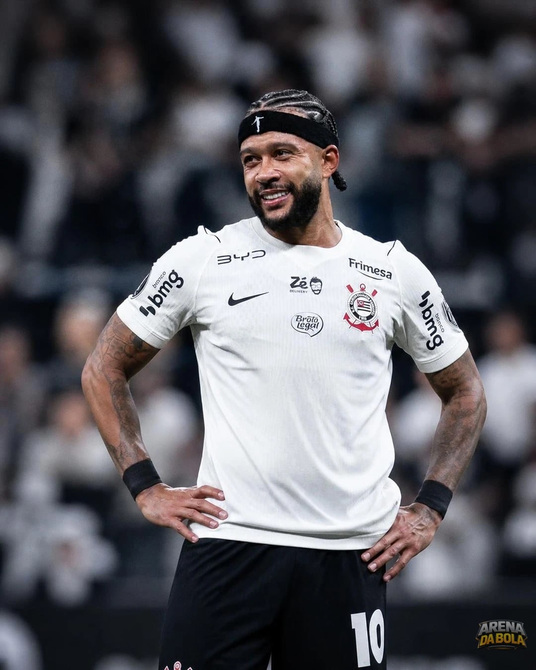 Corinthians gera polêmica com nota sobre clipe de Memphis Depay