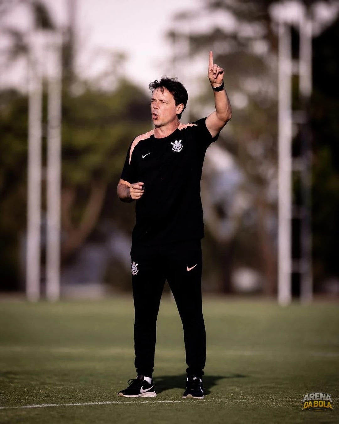 Corinthians enfrenta Coritiba com 10 desfalques importantes