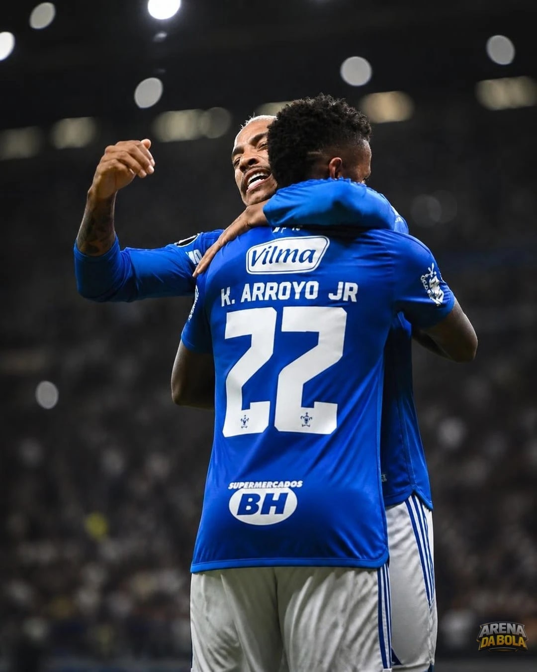Cruzeiro surpreende Flamengo com virada nos acréscimos no Mineirão