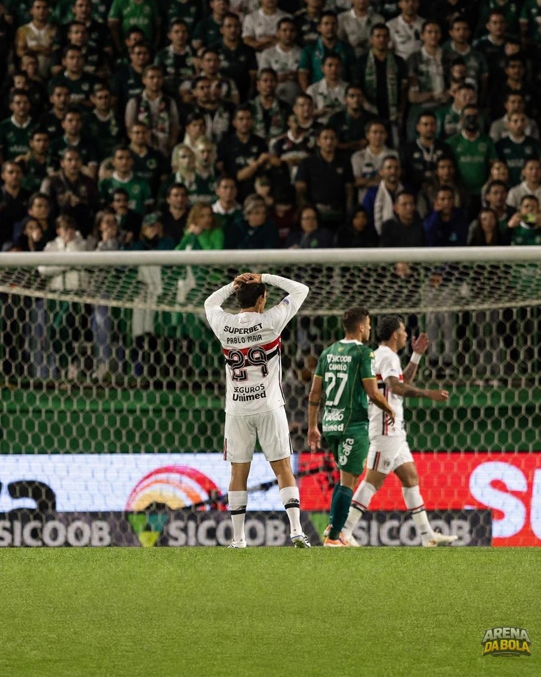 Clubes tradicionais lutam contra o fantasma do rebaixamento no Campeonato Brasileiro