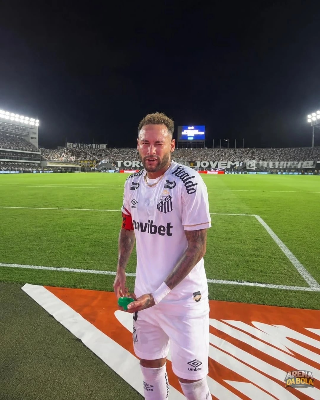 Neymar provoca e deixa Walter sem água em vídeo divertido