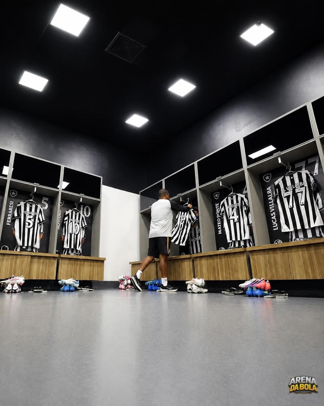 Botafogo muda meio e ataque para enfrentar o Athletico-PR no Brasileirão