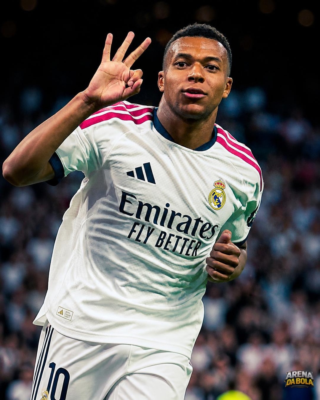 Mbappé faz três gols em goleada do Real Madrid sobre a Real Sociedad