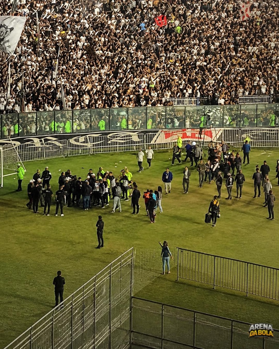 Vasco protesta contra arbitragem após expulsão na Copa do Brasil