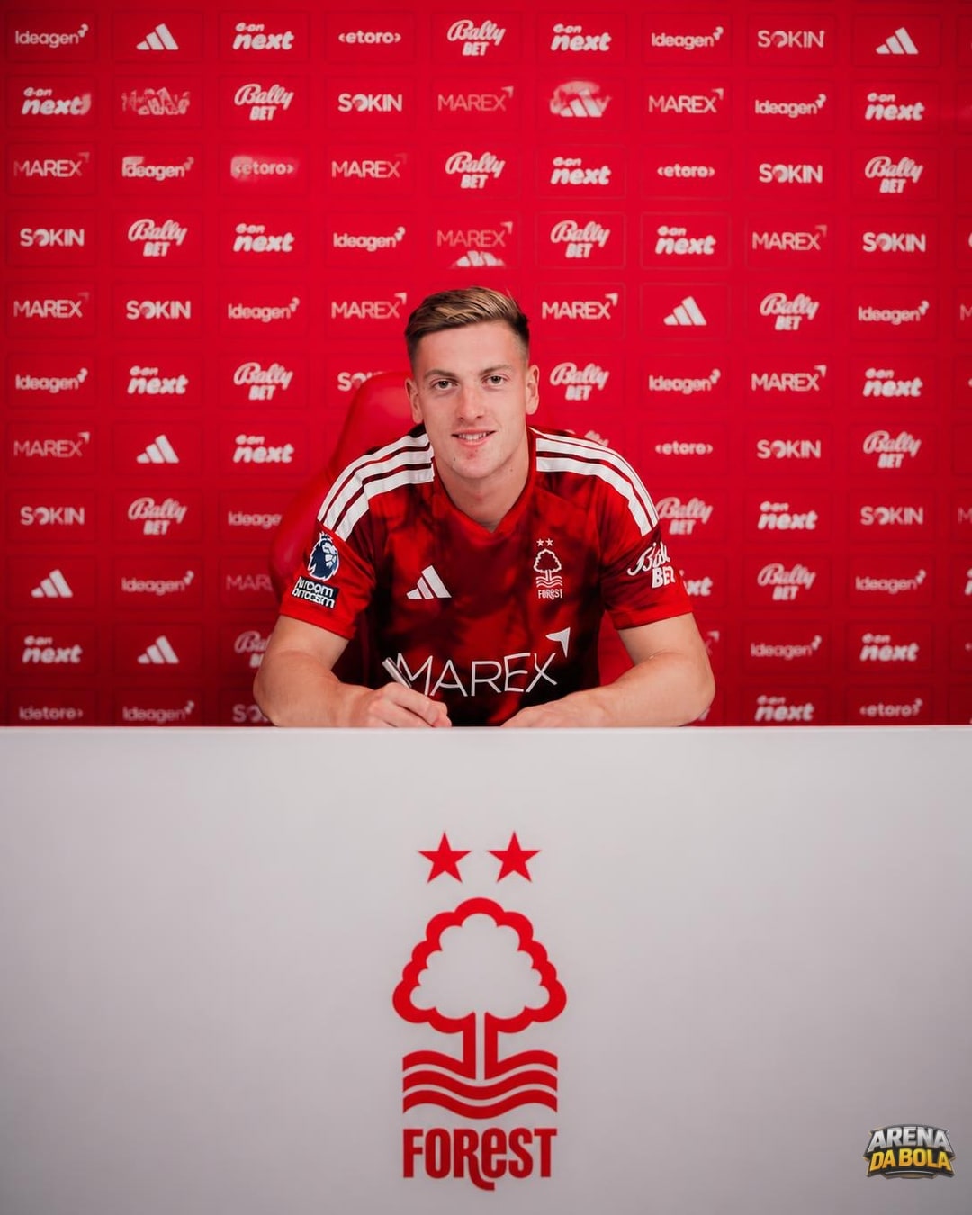 Liam Delap deixa o Chelsea e acerta com o Nottingham Forest