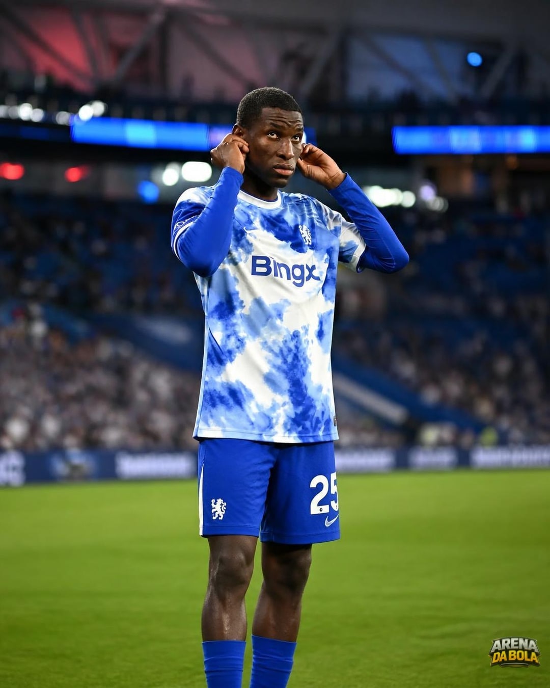 Aston Villa encaminha Nicolas Jackson por £65m e se despede de Watkins