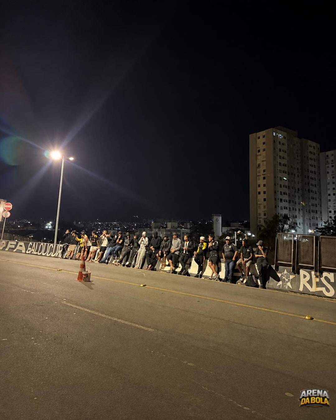 Torcedores do Atlético-MG patrulham Arena MRV antes do clássico