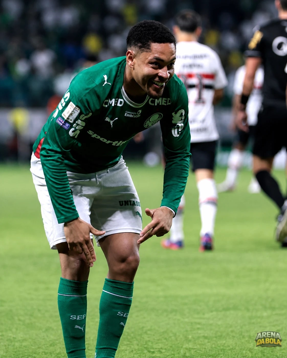 Palmeiras vence reservas do São Paulo e dorme líder do Brasileirão