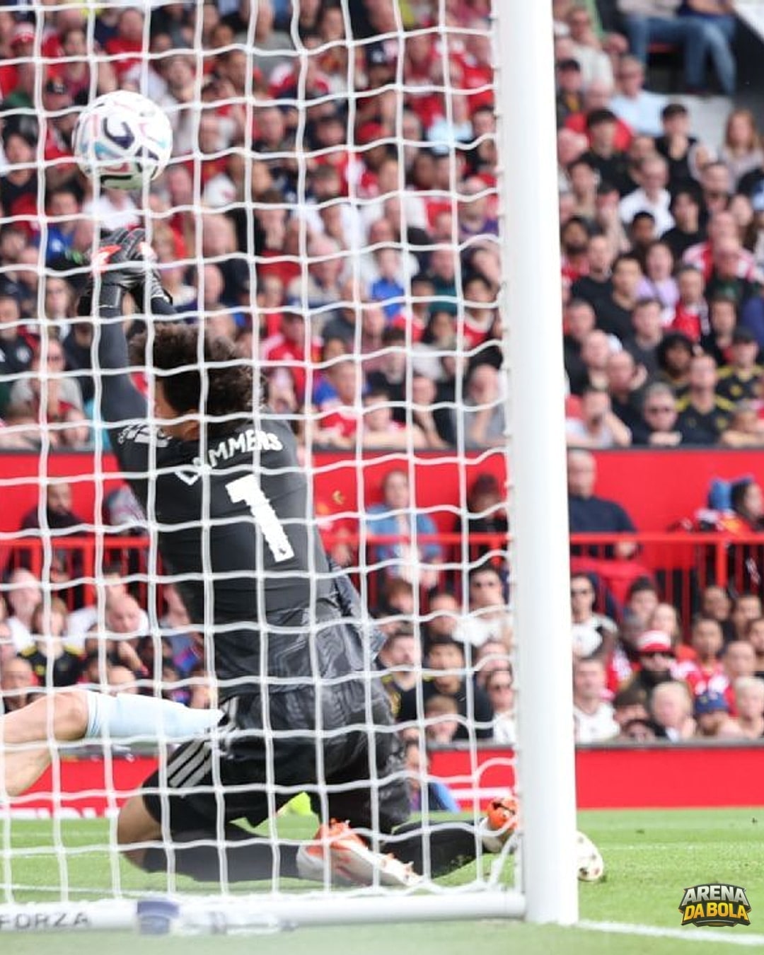 Arbitragem admite erro em gol do Manchester City contra o United