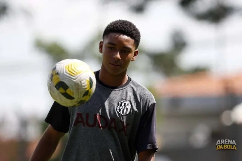 Vitinho Jr se destaca no Real Ávila e sonha com o profissional na Espanha
