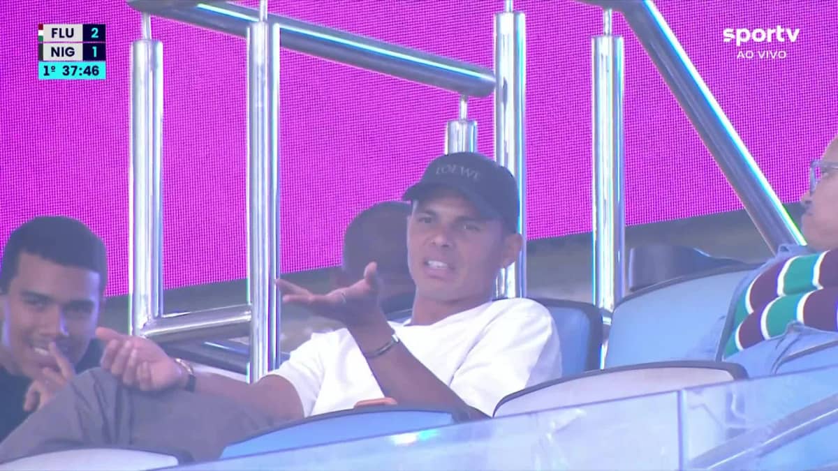 Thiago Silva retorna ao Fluminense e marca presença no Maracanã | Amistoso