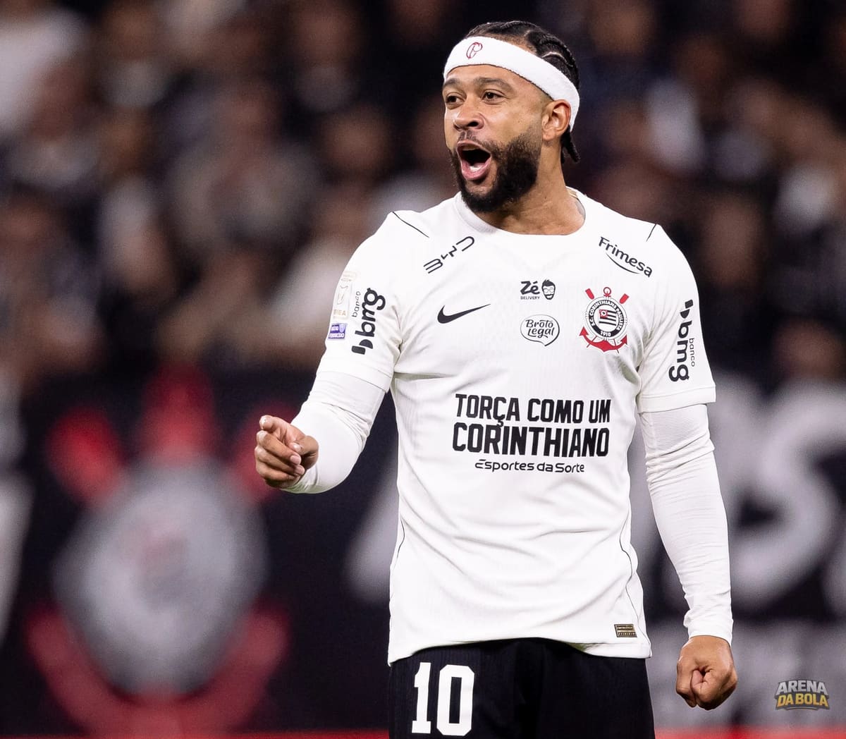 Memphis Depay faz post enigmático em meio a indefinições contratuais no Corinthians