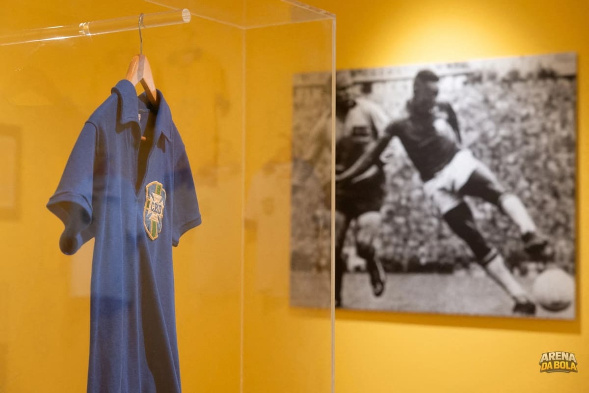 Camisa de Pelé na final da Copa de 1958 é leiloada por R$ 25 milhões
