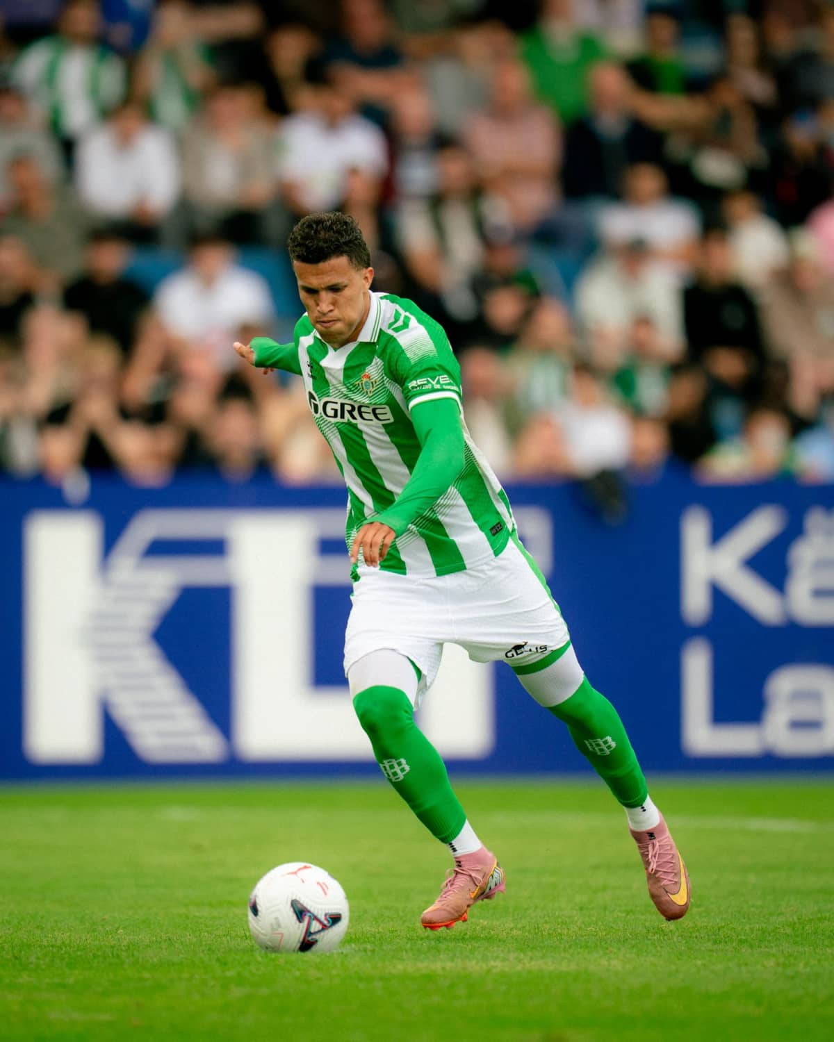 Deossa brilha em amistoso e Vasco se prepara para finalizar contratação junto ao Betis