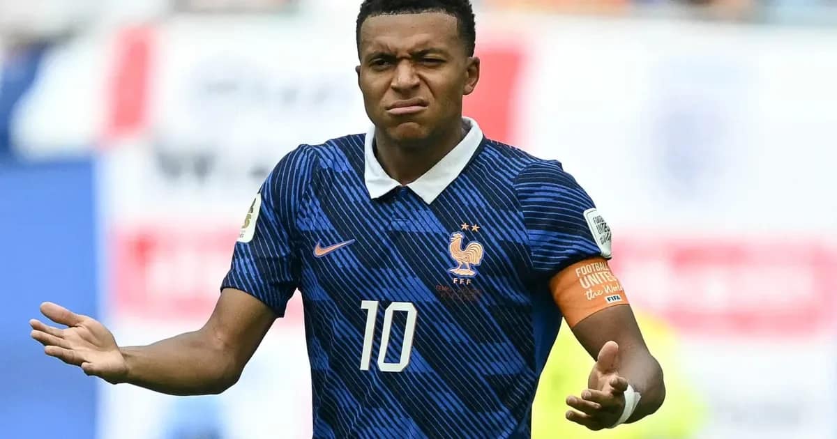 França encerra Copa do Mundo com derrota para a Inglaterra, mas Olise e Mbappé fazem história