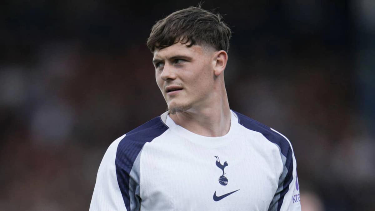 Middlesbrough se aproxima de acordo com atacante Will Lankshear, do Tottenham