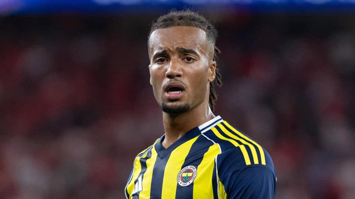 Manchester United e Chelsea de olho em Archie Brown, do Fenerbahce; clube turco não pretende vender