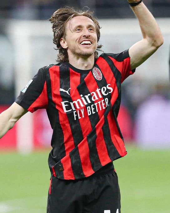Luka Modrić renova contrato com o AC Milan até 2027