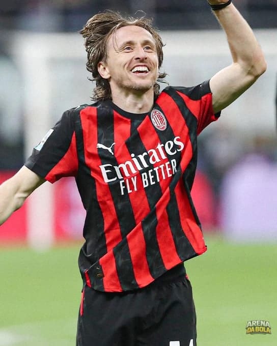 Luka Modrić renova contrato com o AC Milan até 2027
